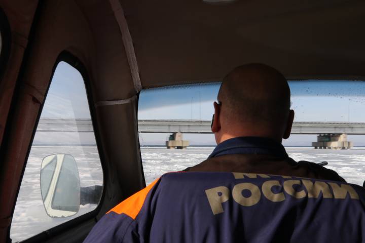 Во Владивостоке 50 рыбаков забрало на льдине