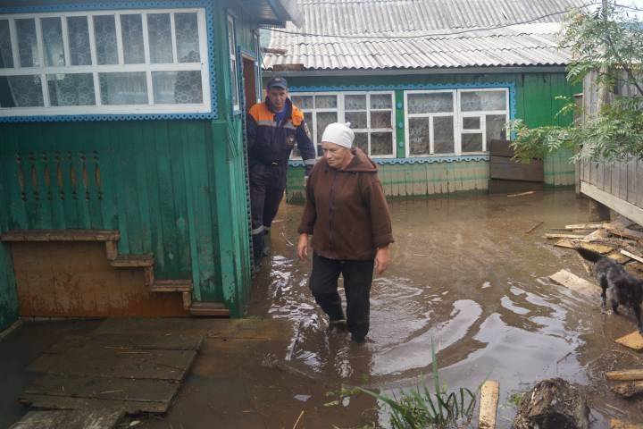 Не менее тысячи домов остаются подтопленными в Приморье