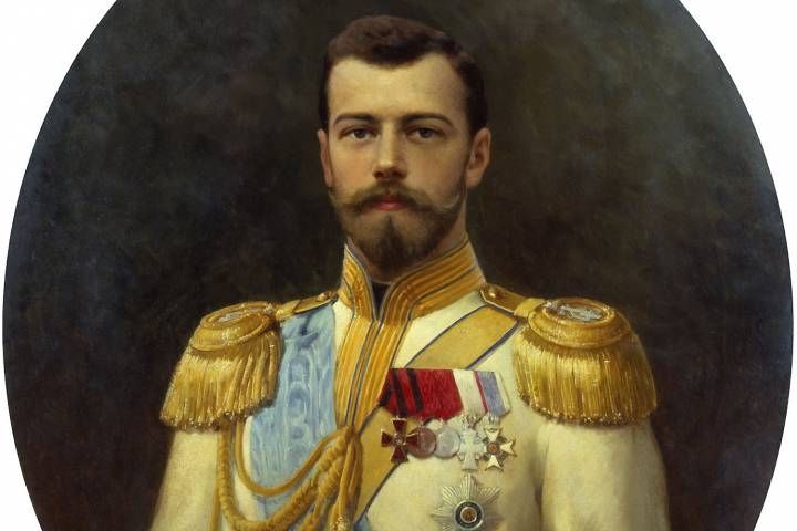 Во Владивостоке открыли монумент Николаю II