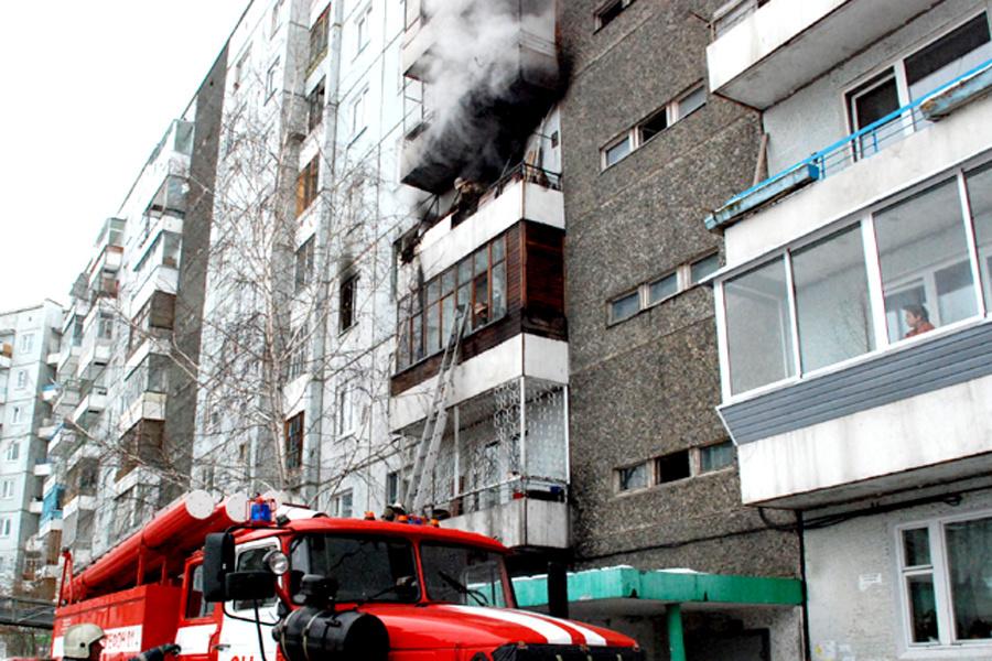 Фото: МЧС России по ПК | Горела квартира: пожарные из Приморья спасли четырех человек