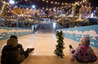 Не соответствует документации. Следком взялся за ледяную горку в центре Владивостока