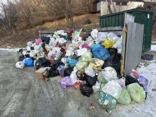 Новогодняя традиция: Владивосток тонет в мусоре