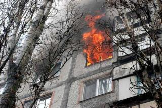 Фото: 25.mchs.gov.ru | Эвакуировано 33 человека: во Владивостоке ликвидирован пожар в многоквартирном доме