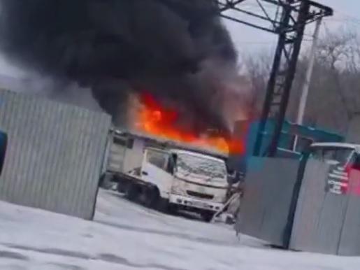 Фото: скриншот dps.control | «Беда какая-то»: страшный пожар напугал владивостокцев