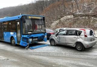 Фото: скриншот dps.control | Не доехал: во Владивостоке произошло ДТП с участием автобуса