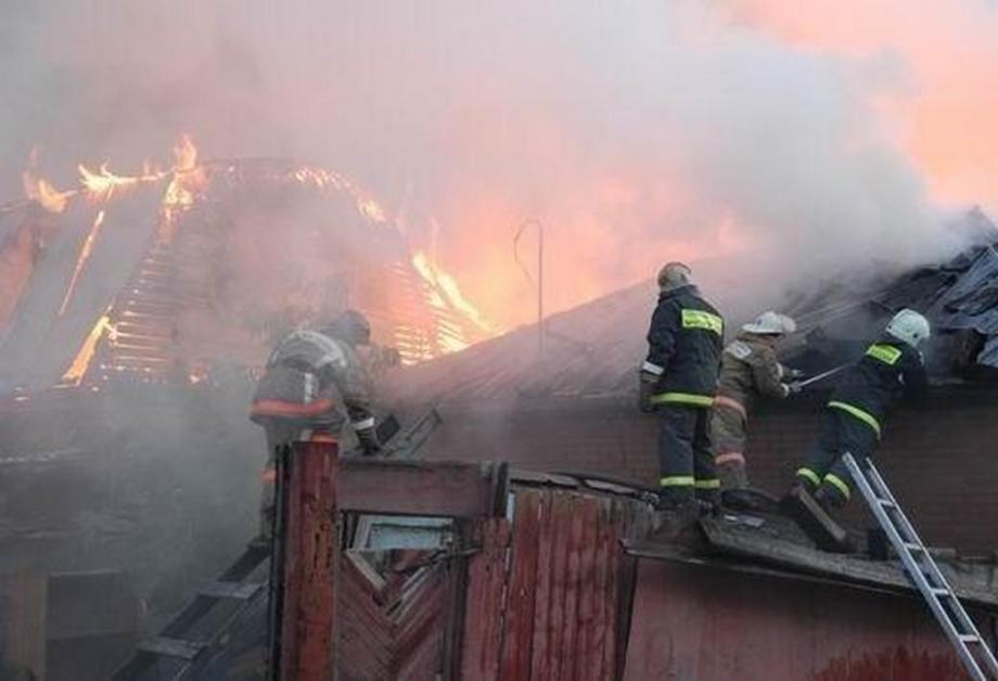 Фото: 25.mchs.gov.ru | Сразу четыре жилых дома полыхали накануне в Приморье