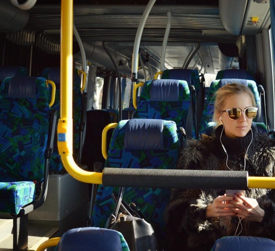 Фото: pixabay.com | «Умудряются и на уроках курить»: владивостокцев удивила наглость подростков в автобусе