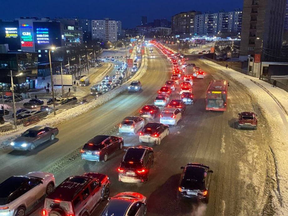 Владивосток снова намертво встал в 10-балльные пробки