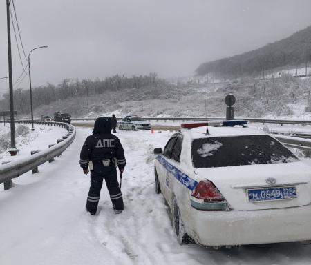 Во Владивостоке восстановлено дорожное движение в районе Снеговой Пади