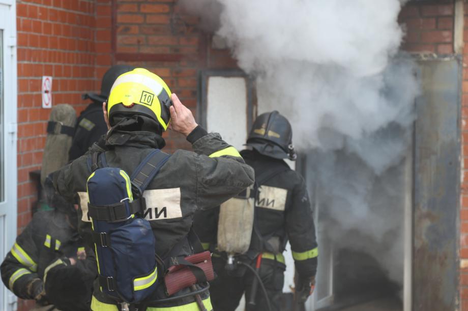 Фото: 25.mchs.gov.ru | Потребовалась эвакуация персонала: во Владивостоке горел кондитерский цех