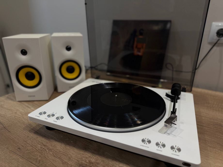 Основано на личном опыте: зачем молодёжь покупает виниловые пластинки