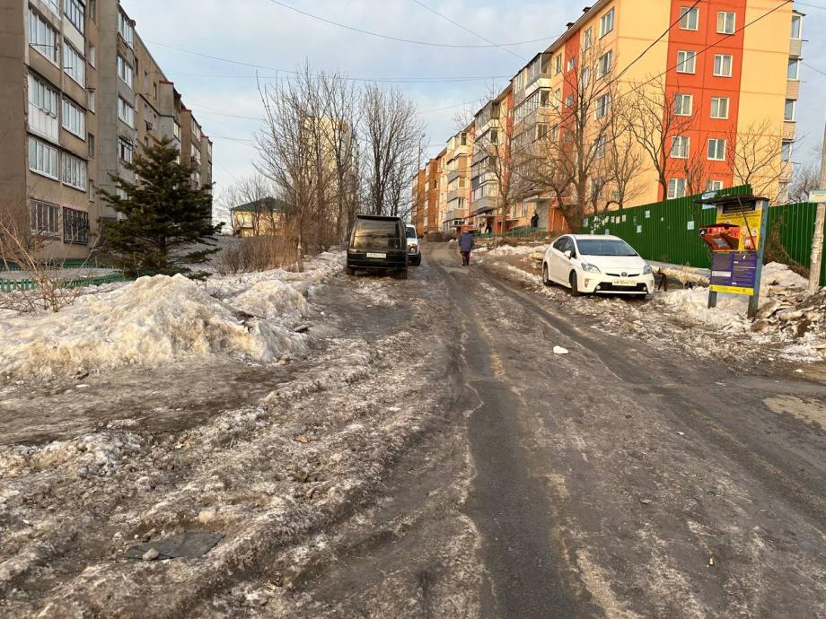 Фото: Telegram-канал Vladivostokincidents | «Прошел почти месяц». Владивостокцы недовольны качеством уборки снега