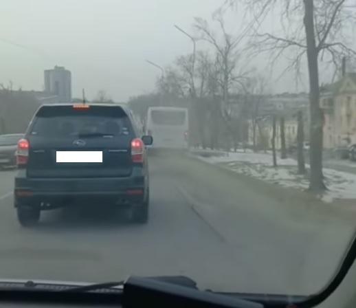 «Это потеря профессионализма»: в Приморье водитель автобуса грубо нарушил ПДД