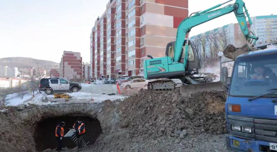 Теплосети в Снеговой Пади повреждены на девятиметровой глубине