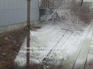 «Утро, понедельник, все как надо»: прорыв в трубе на Луговой стал причиной огромного затора