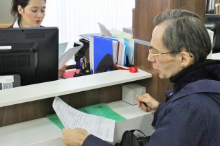 Каким пенсионерам придется вернуть обратно часть полученной пенсии