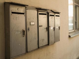 Почтальон перепутал ящики — и я узнала правду о своем браке