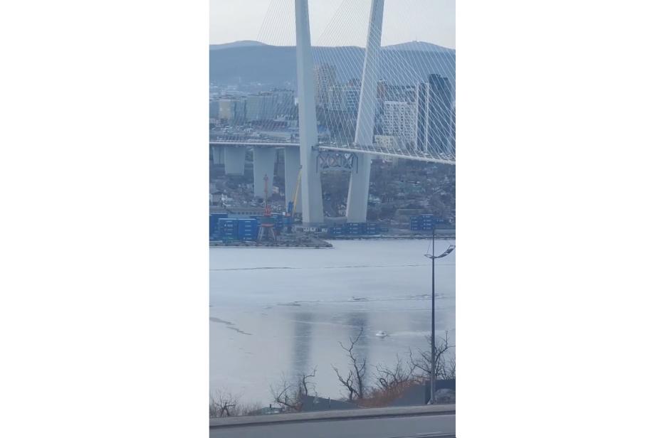 Фото: dpskontrol_125rus | Во Владивостоке замерзает бухта Золотой Рог