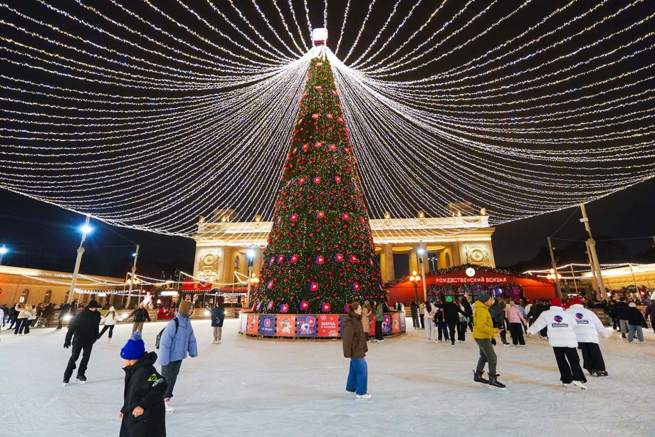 Когда в Москве уберут с улиц новогодние украшения: точная дата