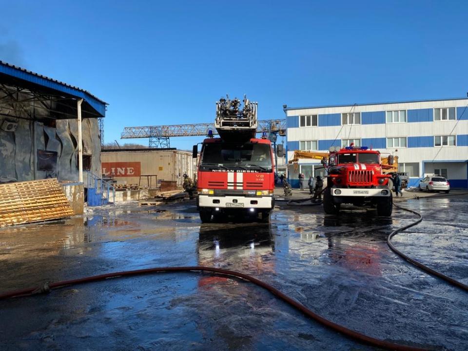 Фото: 25.mchs.gov.ru | Как в «Максиме»: озвучены подробности очередного крупного пожара во Владивостоке