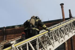 В Приморье во время пожара из районной больницы эвакуировано более 80 человек