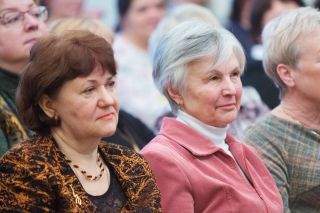 Какие пенсионеры могут не платить за вывоз мусора и капремонт