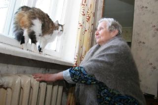 Какие пенсионеры могут не платить за воду и отопление с февраля