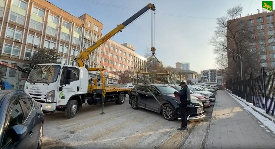 Более 160 автомобилей увезли на штрафстоянку во Владивостоке