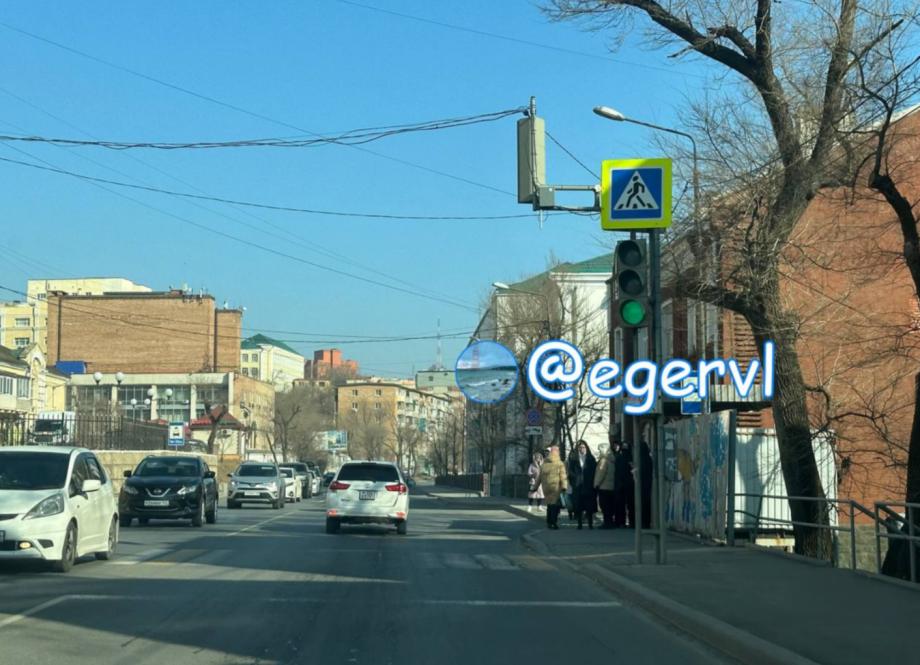Фото: @egervl | Светофор в элитном районе Владивостока портит жизнь местным жителям
