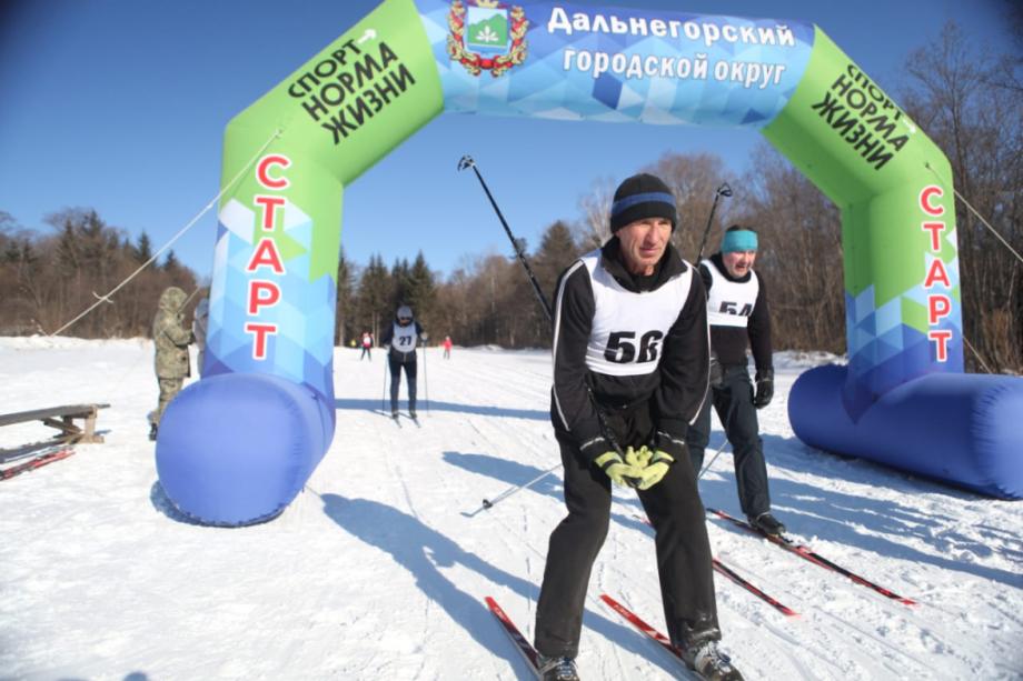 Фото: primorsky.ru | На лыжных трассах и катках Приморья работает бесплатный прокат инвентаря