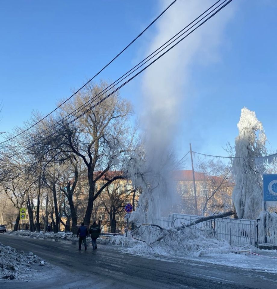 Авария на Чапаева: теплоэнергетики ведут борьбу с утечкой во Владивостоке