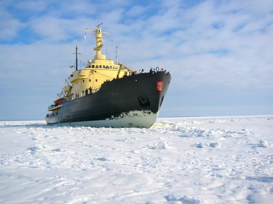 Фото: Pixabay | «Операцию по спасению приостановили». Идущий в Приморье танкер застрял в Охотском море
