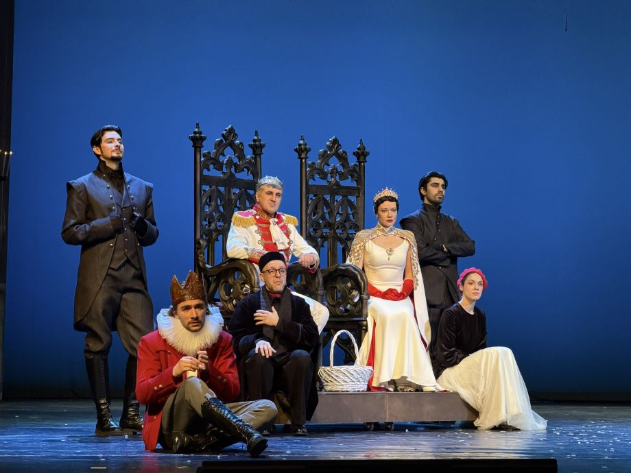 Без пыли веков: на сцену театра имени М. Горького вернулся незыблемый «Гамлет»