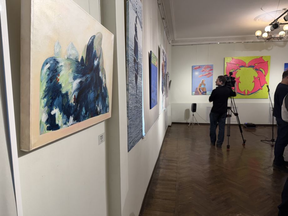 Молодые художники Владивостока открыли свои таланты на выставке «Где начинается море»