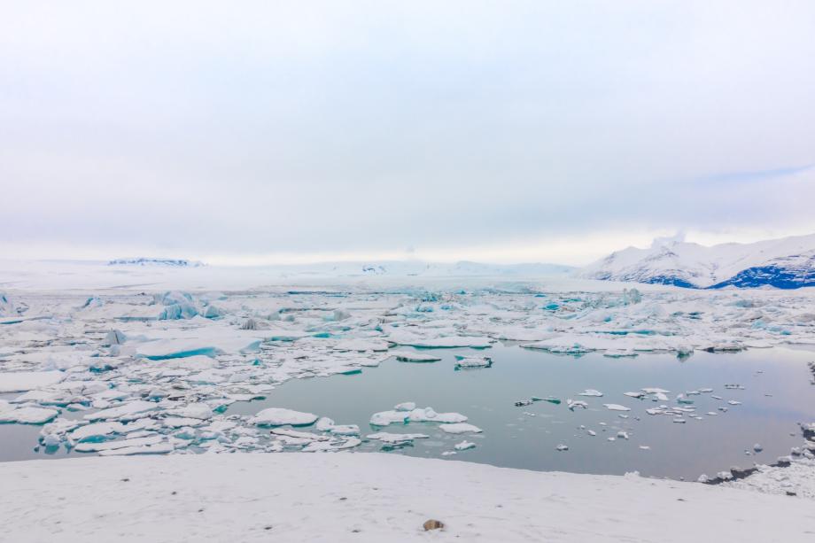 Фото: freepik | Танкер «Остров Сахалин» успешно освободили из ледового плена