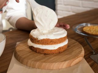 Самый нежный крем в мире: мгновенно тает во рту и делает любой торт опасно вкусным