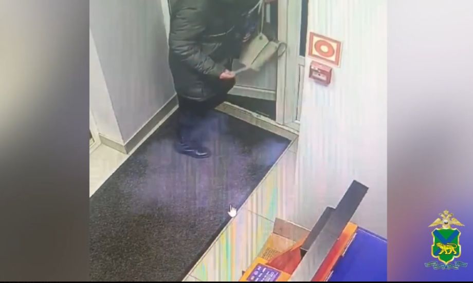 Поджог с сюрпризом: дама с пиротехникой заглянула в банк — итог не для слабонервных