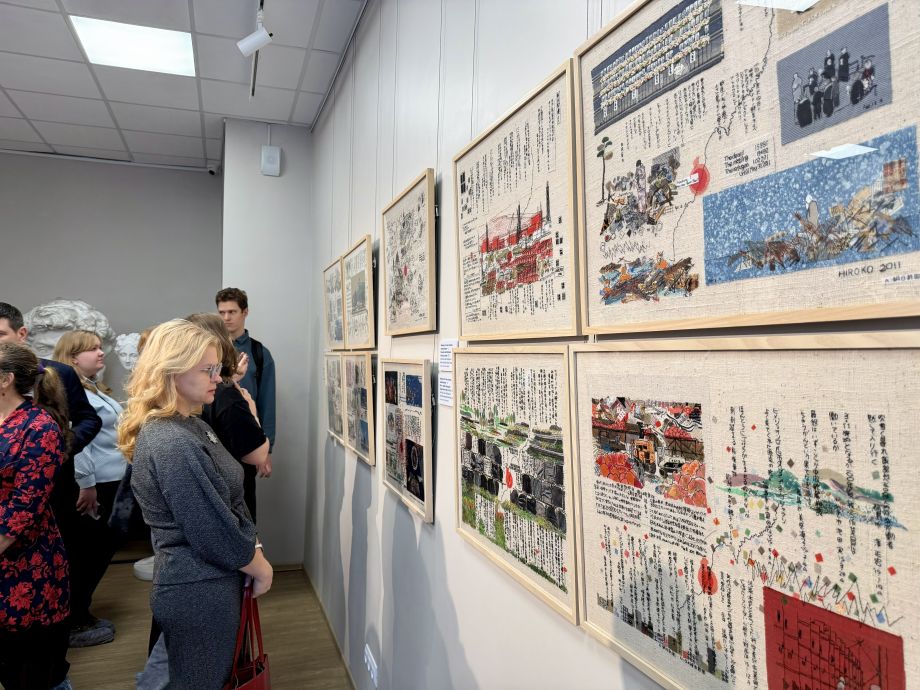 Любовь к миру в стежках: выставка Амано Хироко собрала аншлаг в Приморской галерее