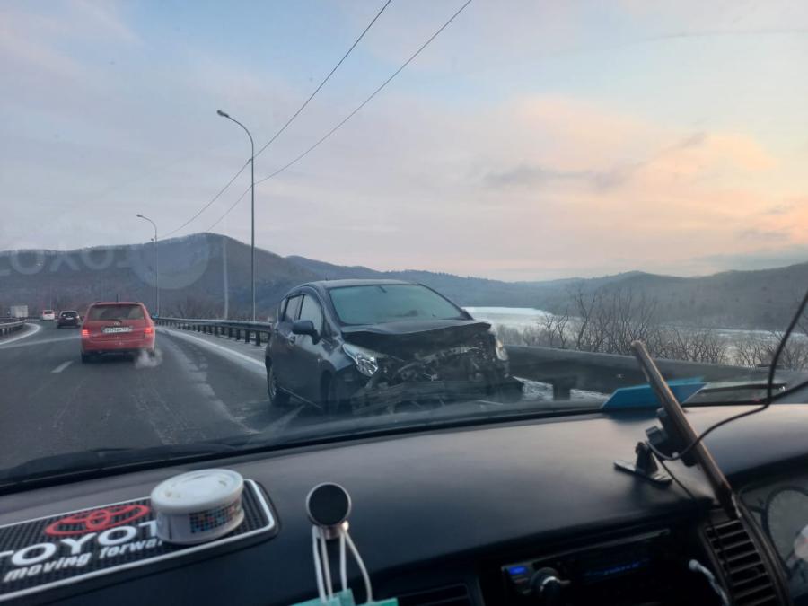 В районе Седанки во Владивостоке из-за нескольких ДТП образовались пробки