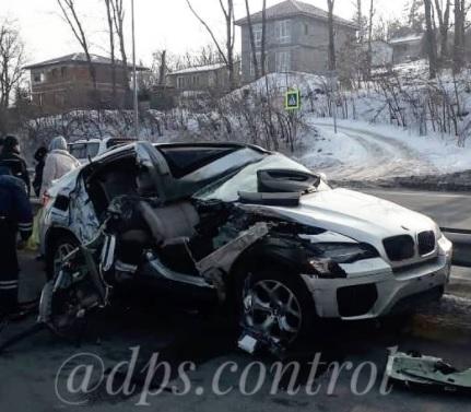 Фото: Водитель BMW чудом выжил в жуткой аварии под Владивостоком