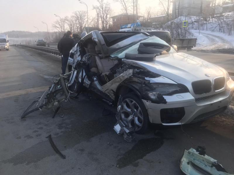 Появились подробности жесткой аварии c участием BMW в пригороде Владивостока