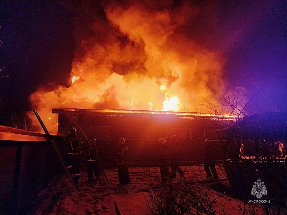 Фото: пресс-служба МЧС России | Ночной пожар ликвидировали спасатели в Приморье