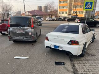 «Не успел затормозить»» Во Владивостоке разбили в ДТП японскую легенду