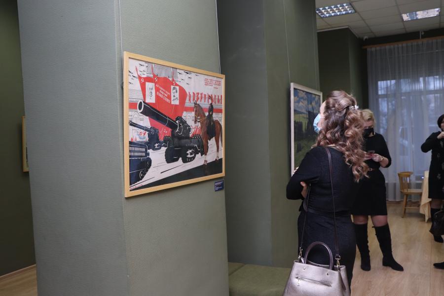 Фото: Екатерина Дымова / PRIMPRESS | Во Владивостоке проходят мероприятия в рамках выставки «Соцреализм. Большая стройка»
