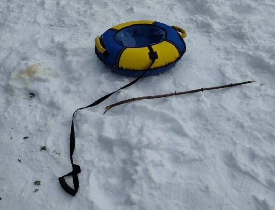 Четвёртая трагедия за зиму: школьник разбился в Приморье, катаясь с горки на «ватрушке»