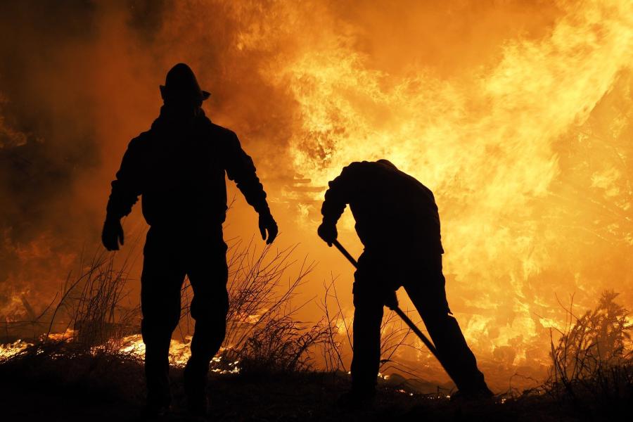 Огнеборцы спасли жизнь трем жителям Приморья во время задымления жилого дома