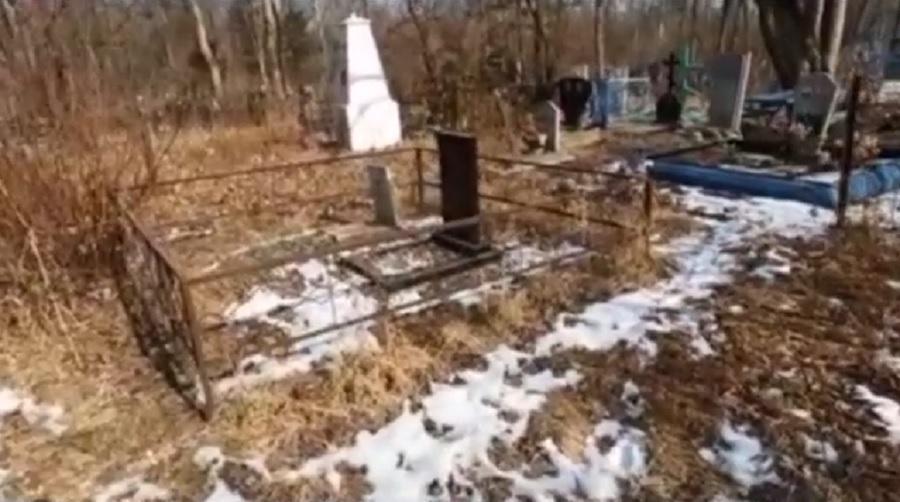 Фото: кадр видео | Захоронение «вторым этажом» обнаружено на месте братской могилы военных летчиков в Приморье