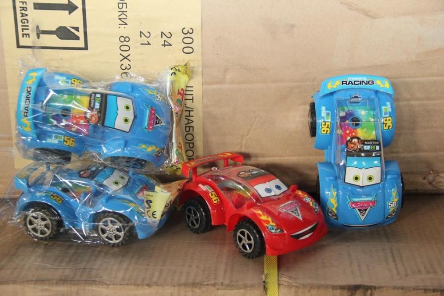 Дети остались без «тачек». Популярные игрушки застряли на таможне в Приморье
