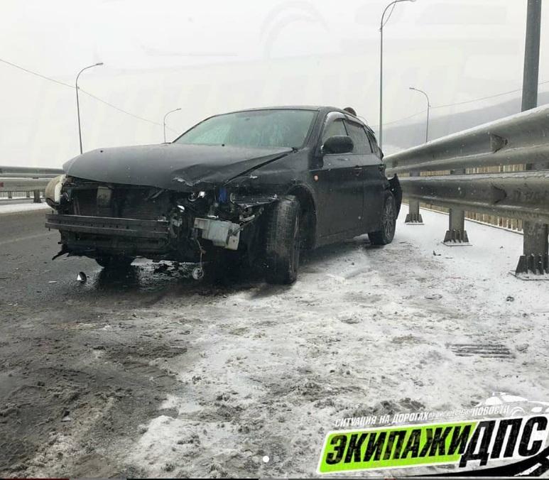 Фото: скриншот dps_vl | Во Владивостоке Subaru Impreza стал первой «жертвой» снега