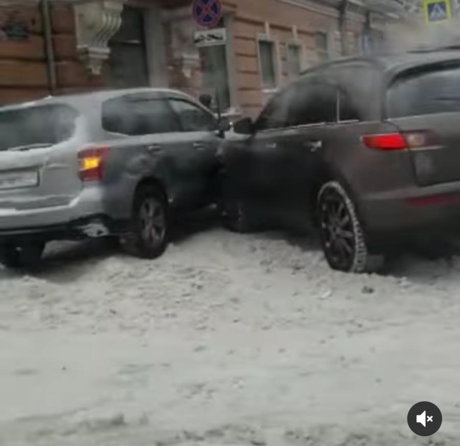 Фото: @dpskontrol125rus | Первые жертвы. Во Владивостоке из-за снегопада происходят ДТП